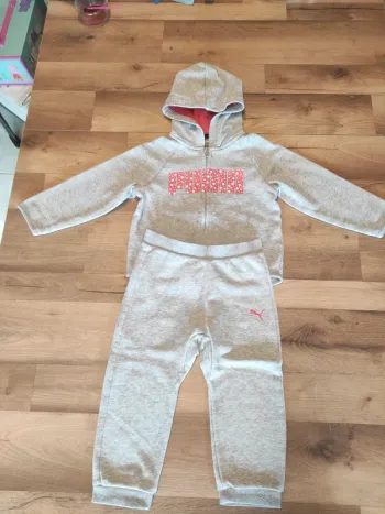 Tenue de sport Puma 3 ans taille 4 ans en TBE