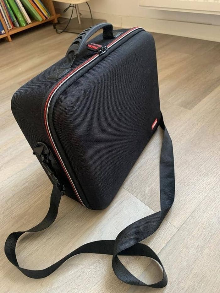 Nintendo Switch (avec emballage d'origine et de nombreux accessoires) - photo numéro 5