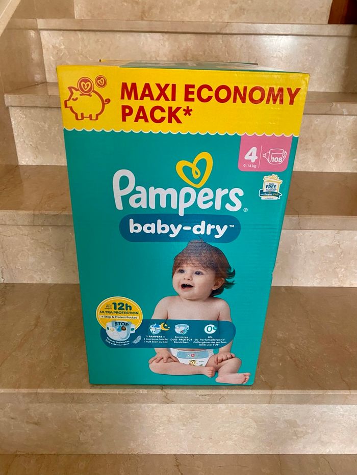 Couches pampers taille 4