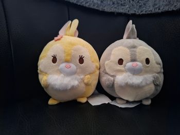 Lot de deux peluches lapin Panpan et copine Bunny Ufufy Bambi tsumtsum pâques disneystore Disney store