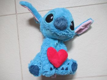 Peluche Stitch avec coeur neuve
