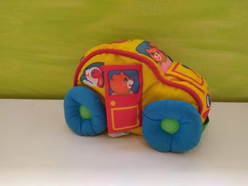 jouet voiture en tissu