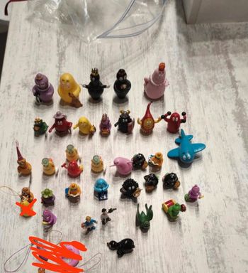 Lot de 35 figurines barbapapa