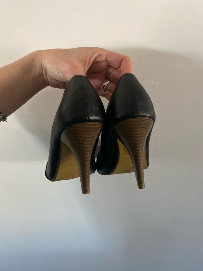 Escarpins noir et bois - photo numéro 2