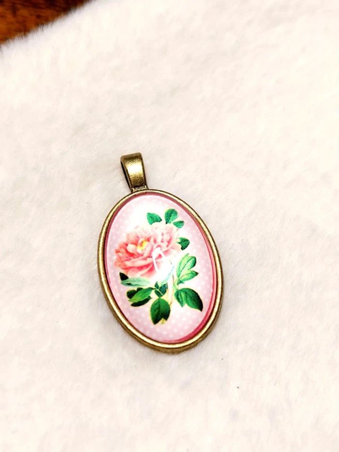 Magnifique pendentif avec cabochon rose - photo numéro 3
