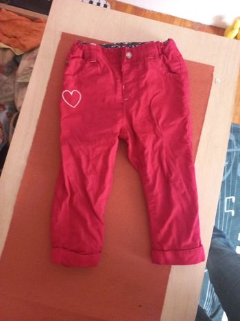 Joli pantalon rouge bordeaux a fleurs réglable évolutif 24 mois
