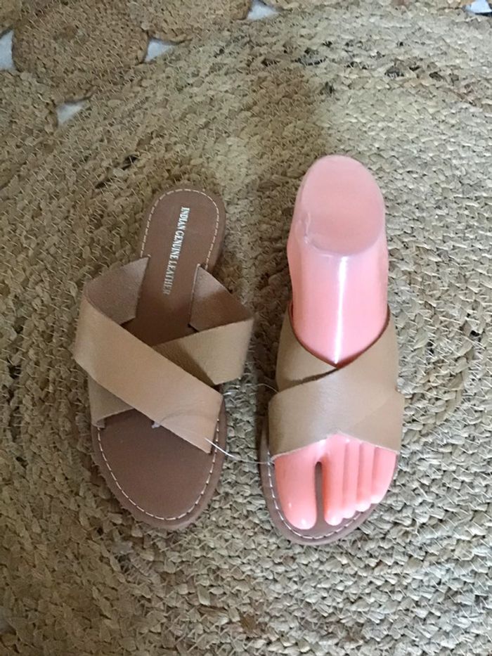 Sandale en cuir de couleur beige en taille 36 - photo numéro 3