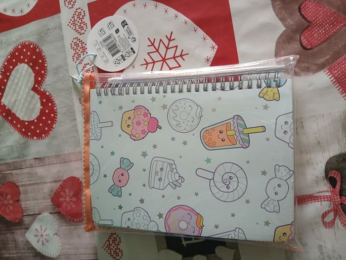 Pochette de papeterie Kawai 6 ans / 116 cm·Neuf sans étiquette·Cute - photo numéro 2
