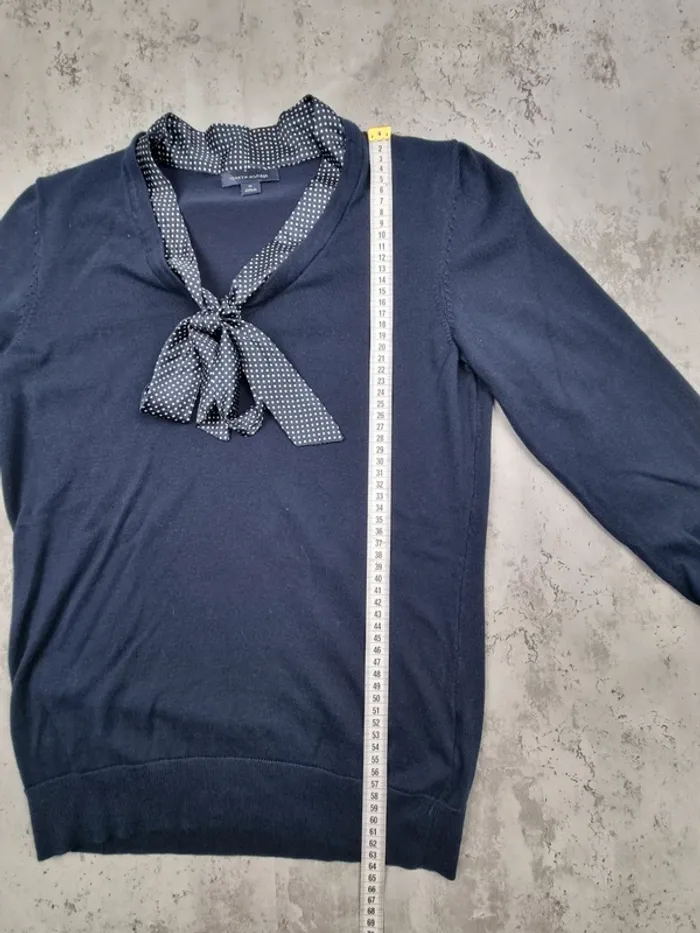 Pull fin col V avec lavallière Tommy Hilfiger – Bleu – Taille M Femme (mesures en photos) - photo numéro 8