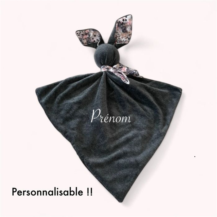 Peluche doudou plat fait main Gabin le Lapin noir velour Motif fleur neuf - photo numéro 4