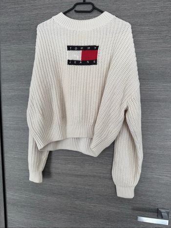 🤍 Pull TOMMY JEANS beige – modèle iconique, coupe oversize XS ✨