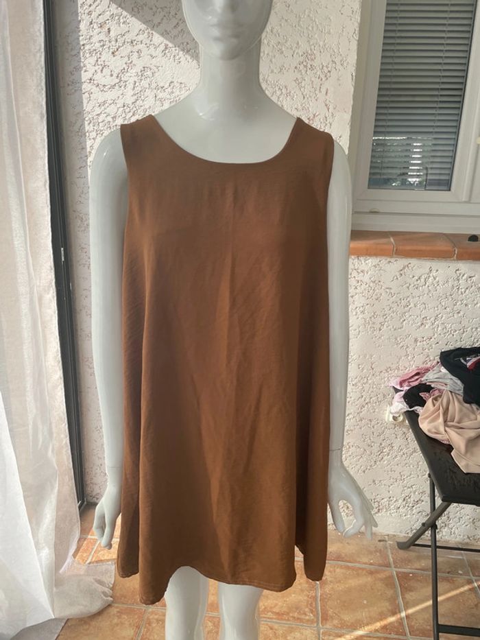 Jolie robe sans manches en taille 42 - photo numéro 2