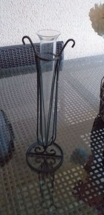 Joli vase pour une rose