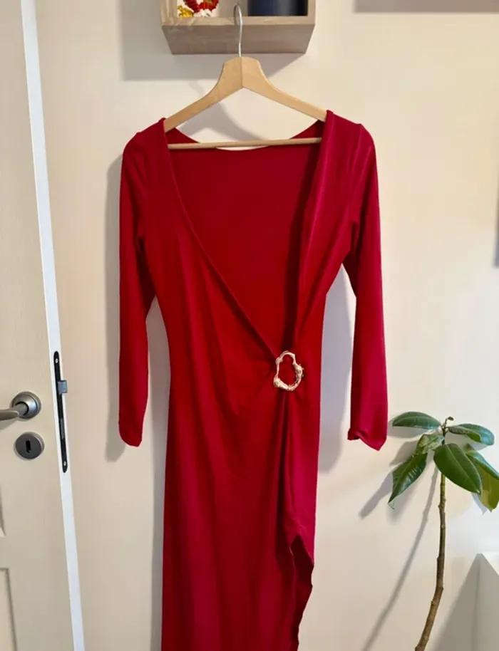Robe longue moulante rouge dos nu - photo numéro 2