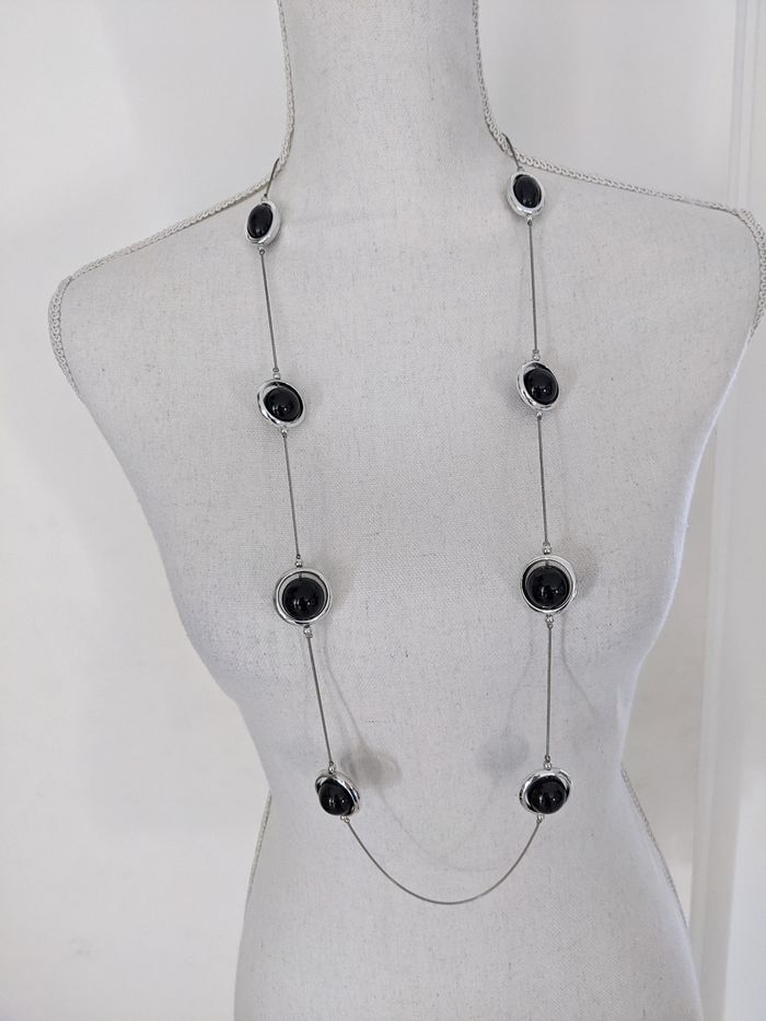 Collier sautoir noir et argent
