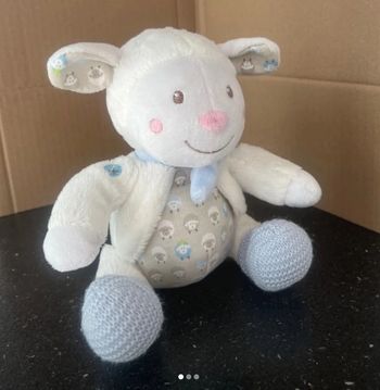Peluche doudou, mouton blanc gris bleu
