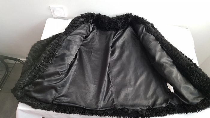 Manteau fausse fourrure noir Taille M - photo numéro 2