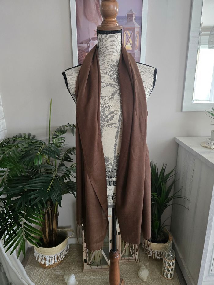 Grand foulard marron - photo numéro 3