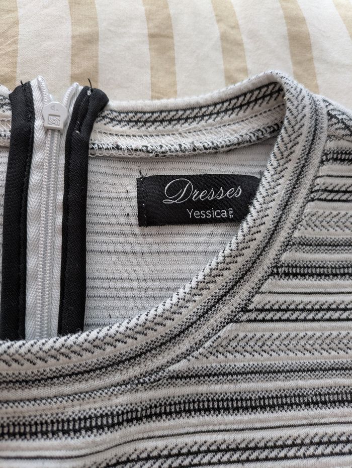 Robe Droite Yessica (C&A) - Tissu Texturé Rayé - photo numéro 2