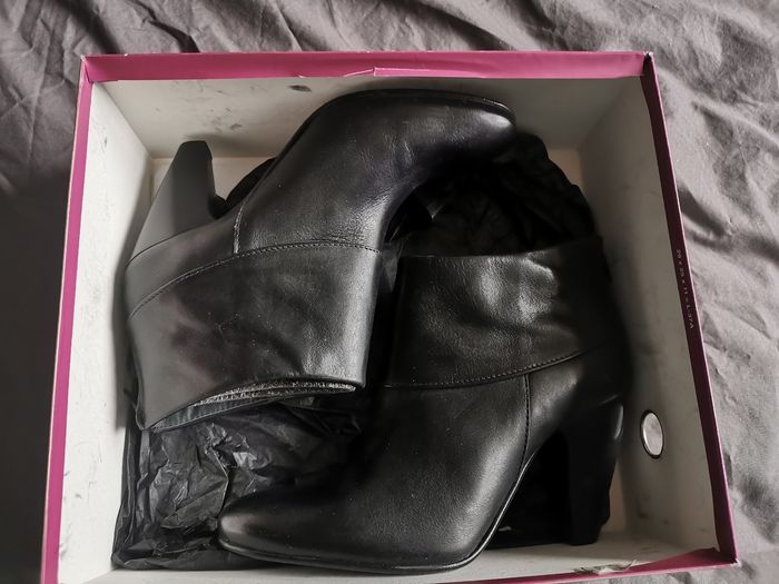 Bottines cuir noir NEUVES - photo numéro 4