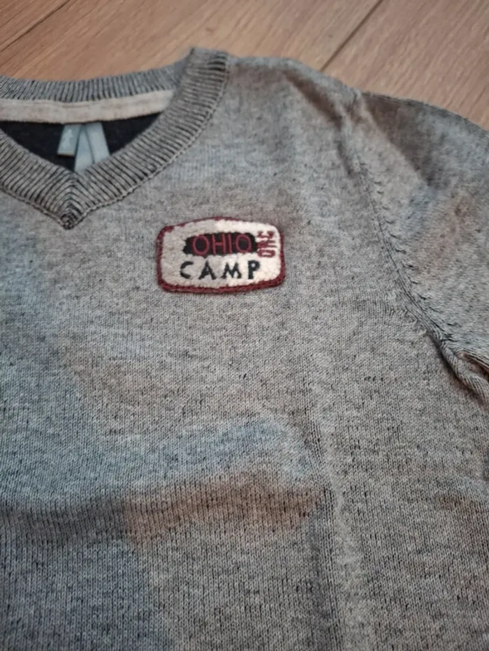 Petit pull gris col V - photo numéro 2