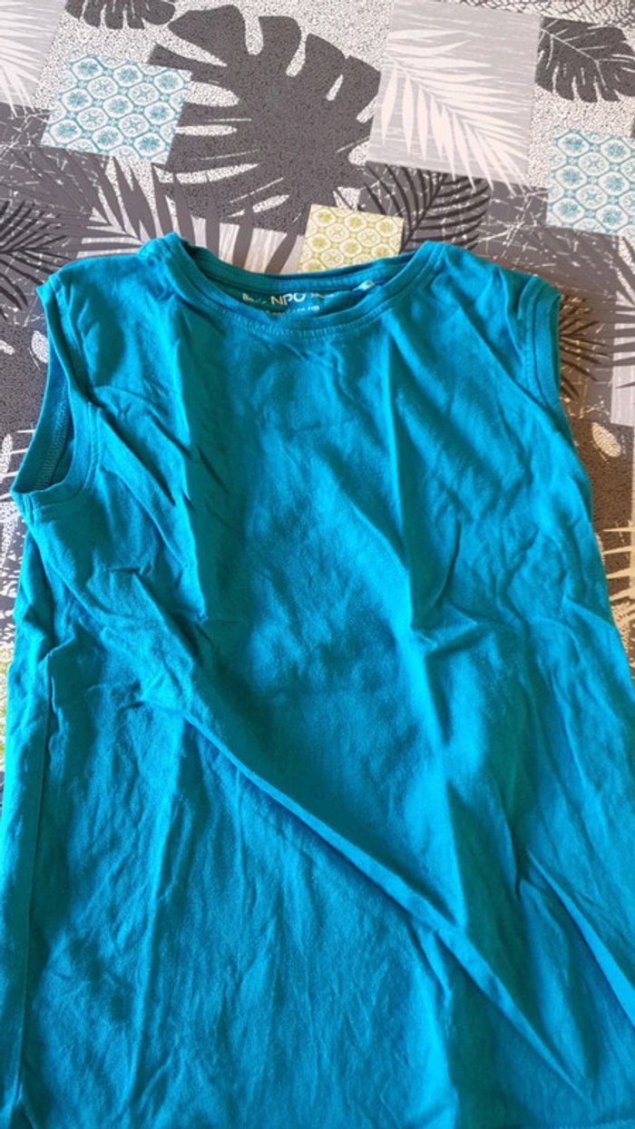 2 Teeshirts sans manches - photo numéro 3