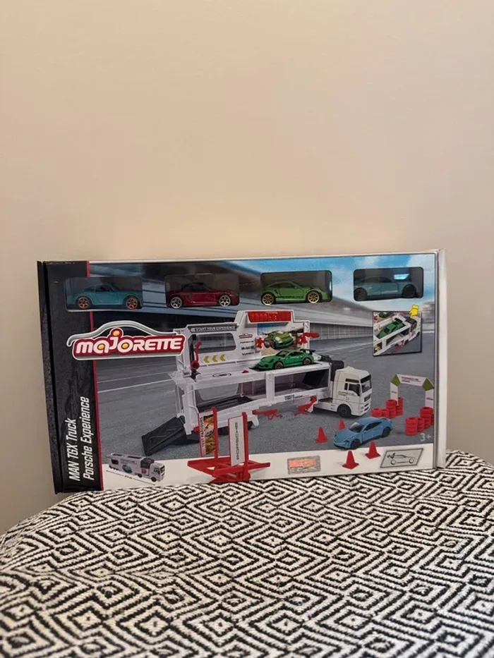 Majorette - Coffret Camion Porsche Truck Expérience + 4 véhicules - 3 ans et +