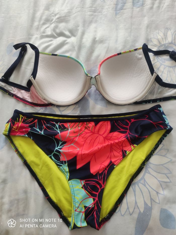 Très jolie ensemble de maillot de bain 2 pièces taille 40/42 - photo numéro 2