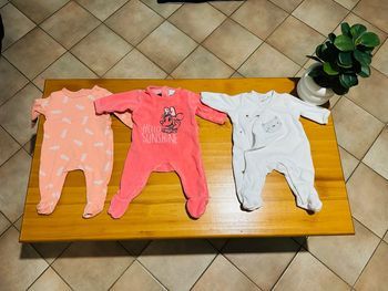 Lot de vêtements bébé  1 à 3 mois (125 pieces) multiples marques 