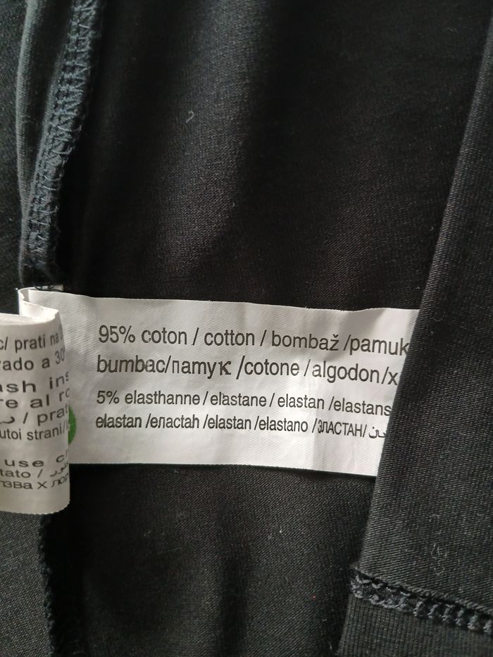 T shirt col roulé Tape à l'oeil 
Taille 10 ans
Manches longues
Noir - photo numéro 3