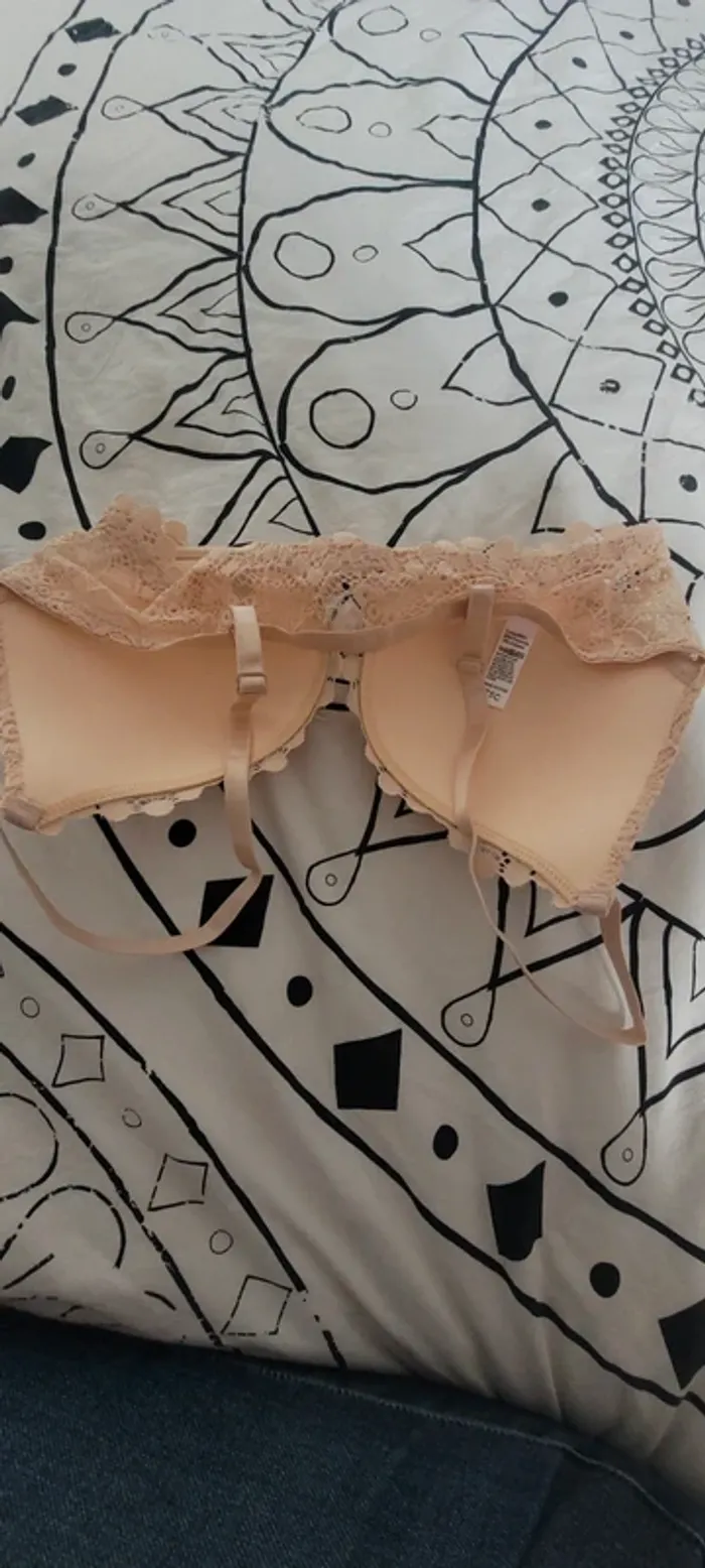 Soutien gorge neuf 90C ( mais noté 75C: taille chinoise) - photo numéro 3