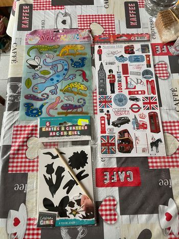 Lot d’articles pour loisirs créatifs.