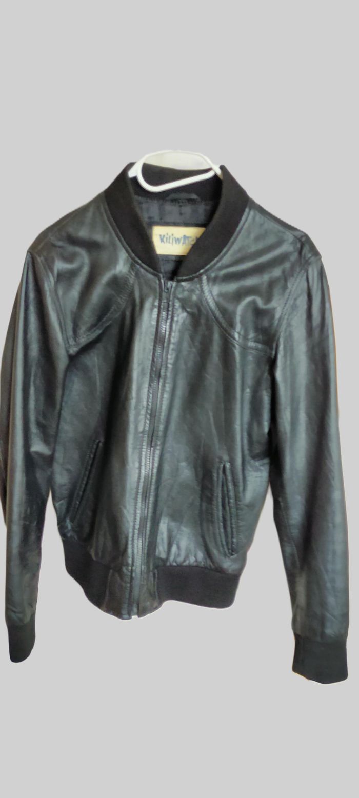 Blouson en cuir noir Kiliwatch, S  État : très bon, porté régulièrement  Cuir souple, fermeture écla