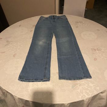un pantalon jean bleu clair