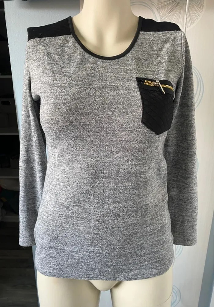 Pull gris et noir