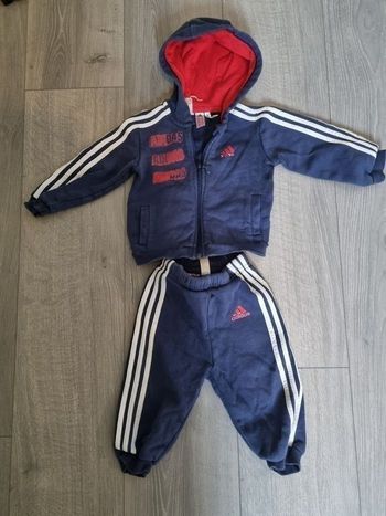 Survêtement Bébé Adidas 6-9 mois Bleu Marine Rouge 3 Bandes Tres Bonne Etat
