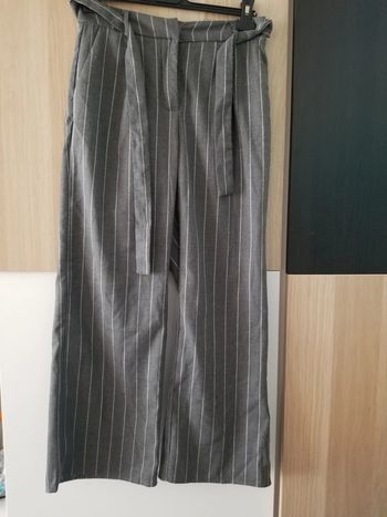 Joli pantalon rayé large