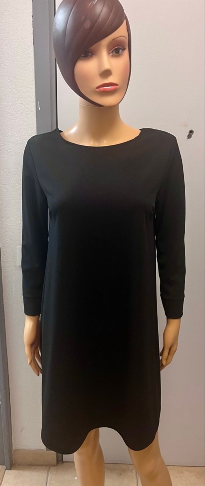 Robe noire dos nu - photo numéro 4