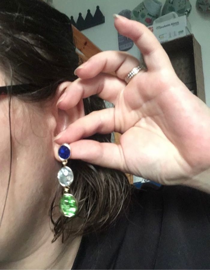 Boucles d’oreilles pendantes NEUVES pour femme  avec pierres couleurs bleu foncé, blanc et vert - photo numéro 2