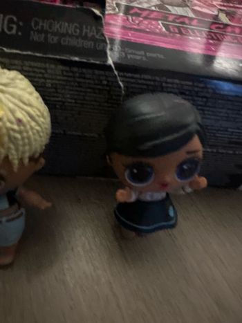 Mini poupée LOL Surprise – robe grise et blanche