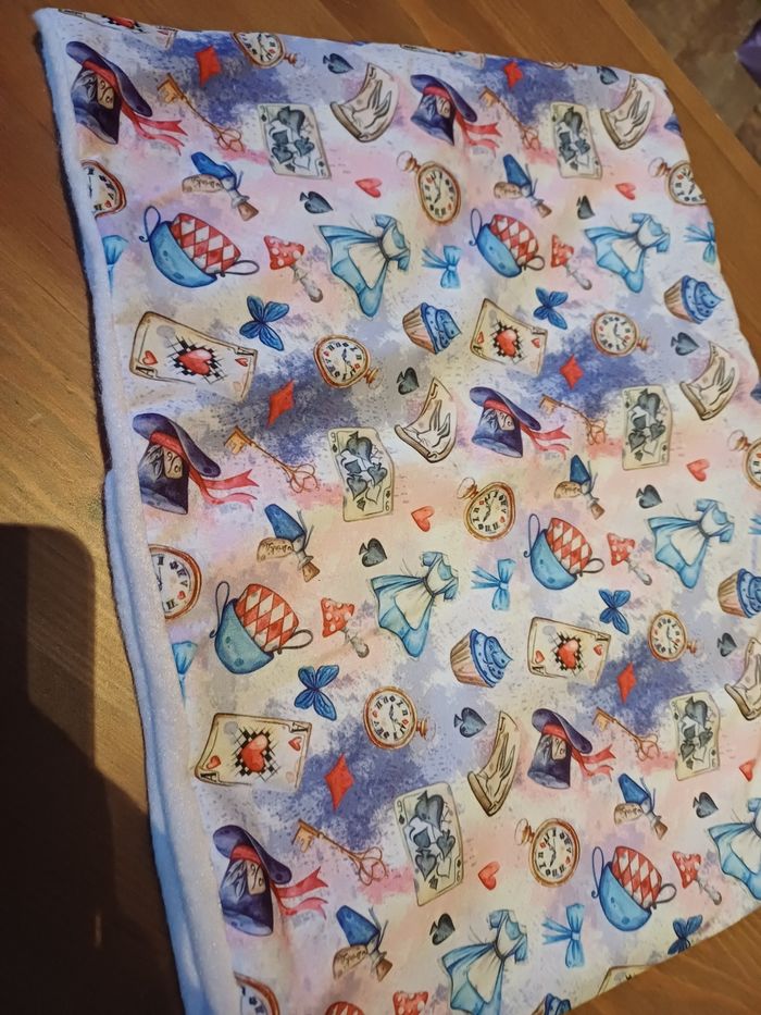 Snood Alice aux pays des merveilles