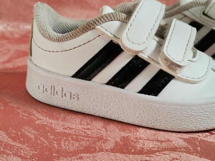 Basket blanche Adidas taille 18 unisexe - photo numéro 5