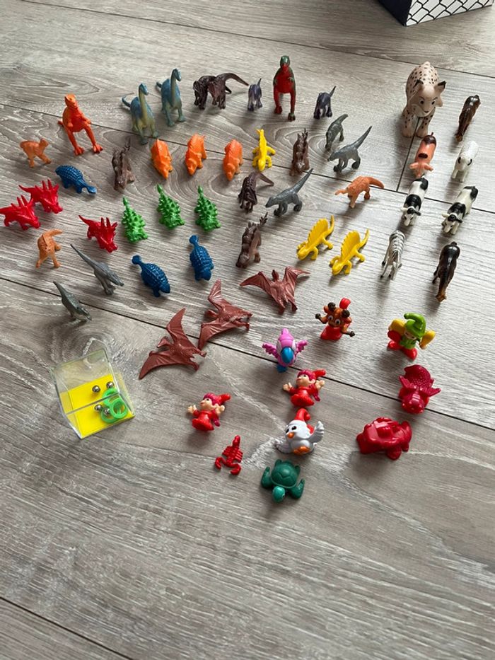 Lot petits dinosaures, animaux et figurines