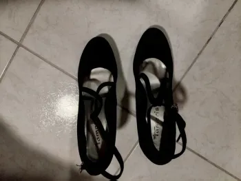 Mooie zwarte fluwelen pumps van Tamaris!