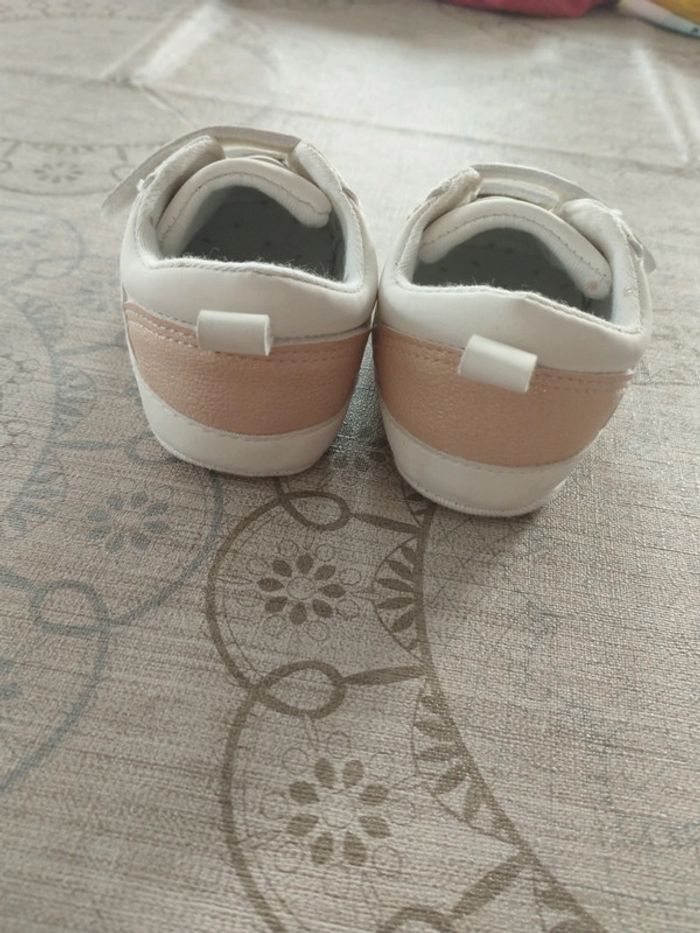 Baskets taille 9-12mois - photo numéro 3