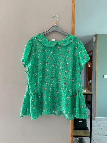 Blouse à manches courtes avec col Claudine vert motifs chevreuil