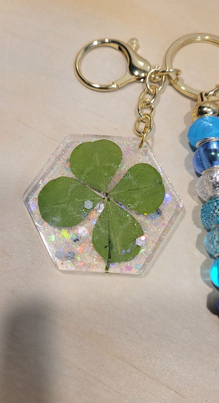 Porte-clés  ou bijou de sac Trèfle à 4 feuilles véritable - photo numéro 3