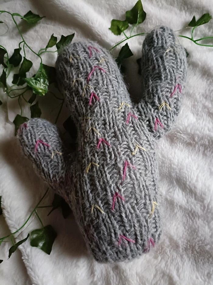 Peluche coussin cactus en tricot - photo numéro 3