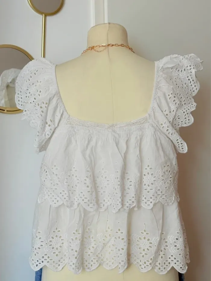 Jolie blouse à volants et broderie anglaise col carré devant et dos Camaïeu t44 - photo numéro 3
