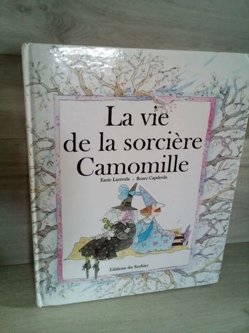 Grand livre la vie de la sorcière camomille
